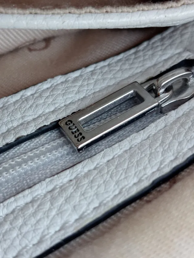 Lote 2 Borse Guess e Purificación García bianche