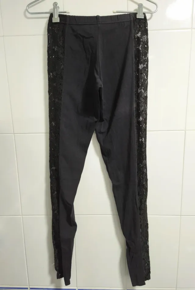 Leggings negros con detalle de encaje