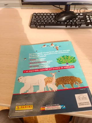 Álbum de cromos Panini Mundo Animal sin completar