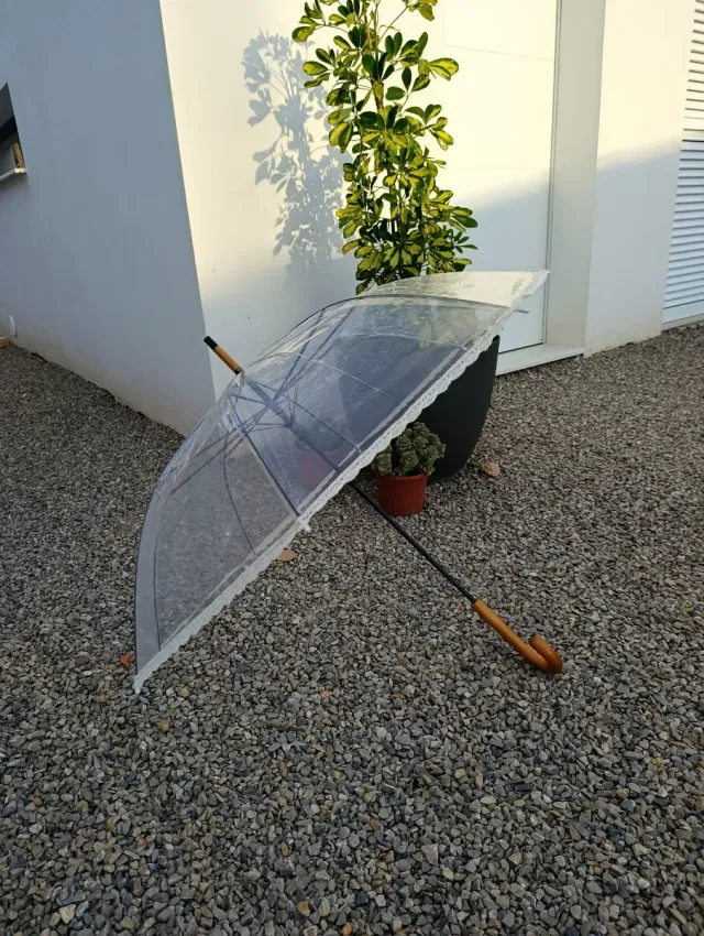 Paraguas transparente con puntilla beig