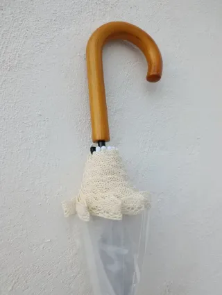 Paraguas transparente con puntilla beig