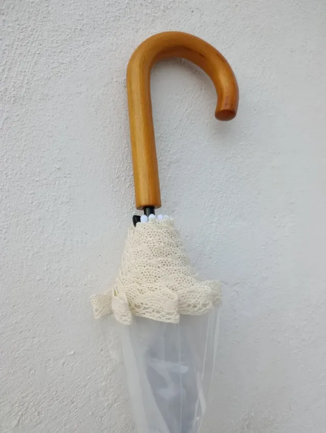 Paraguas transparente con puntilla beig