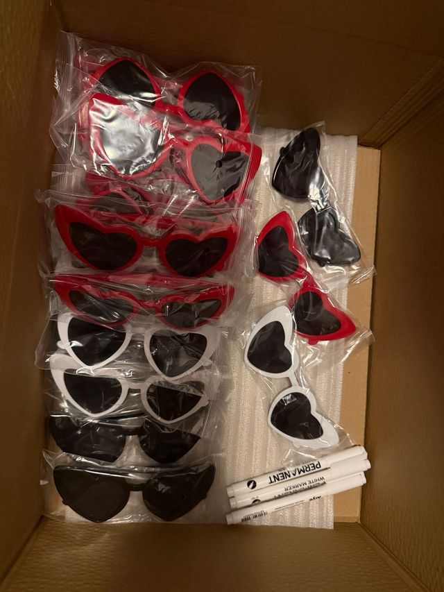 Gafas Corazón Fiesta (Rojo, negro y blanco)