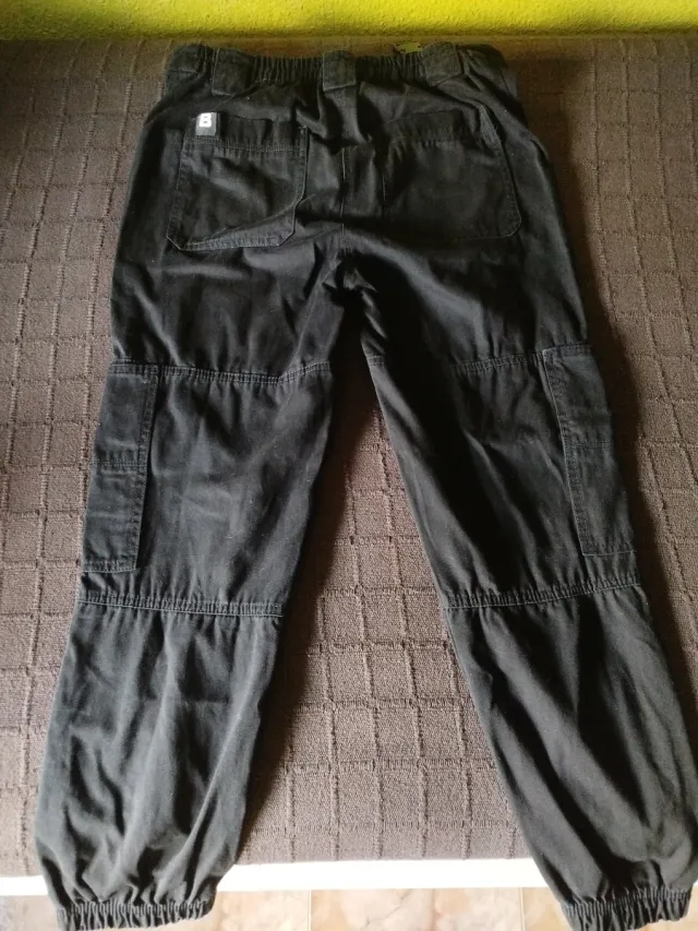 Pantalones cargo/vaqueros Bershka