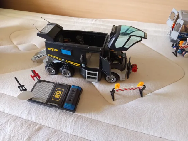 Camión Policía Playmobil con Accesorios