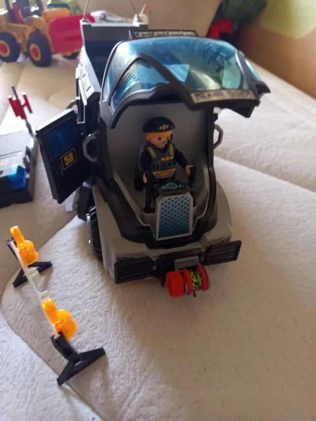 Camión Policía Playmobil con Accesorios