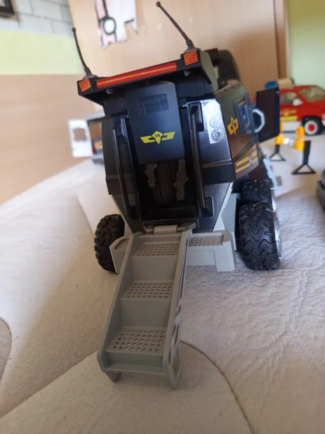 Camión Policía Playmobil con Accesorios