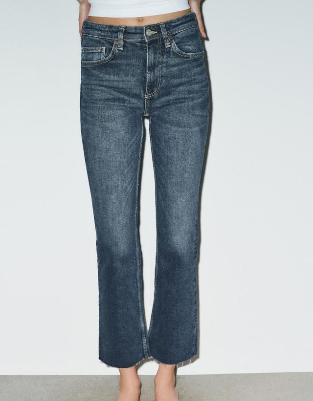 Jeans azules de corte acampanado