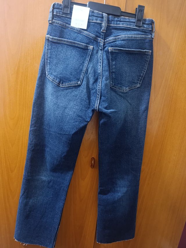 Jeans azules de corte acampanado