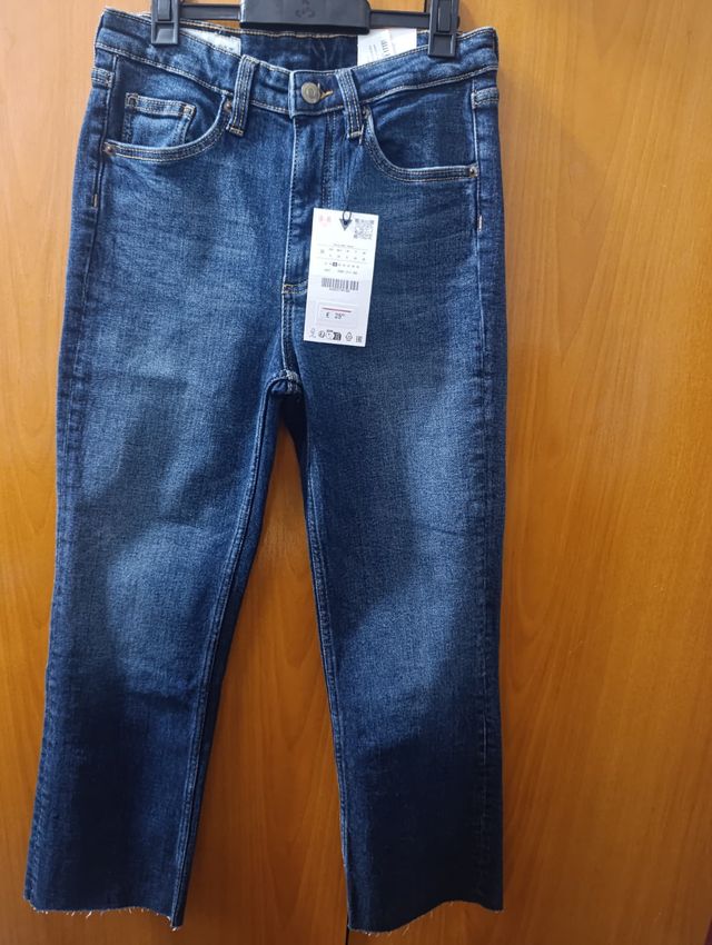Jeans azules de corte acampanado