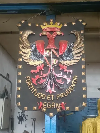 Lote antigüedades: botellas, cestas, cerámica