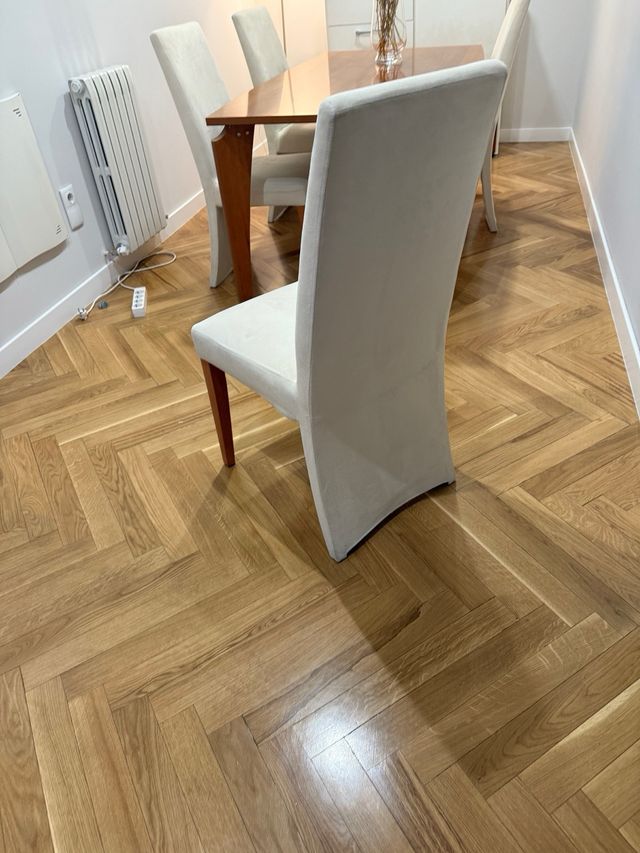 Elegantes sillas de ante color crema 4 unidades