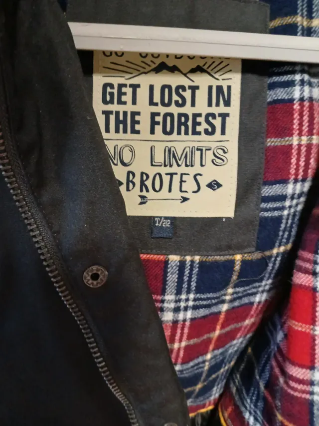 Abrigo niño con capucha desmontable