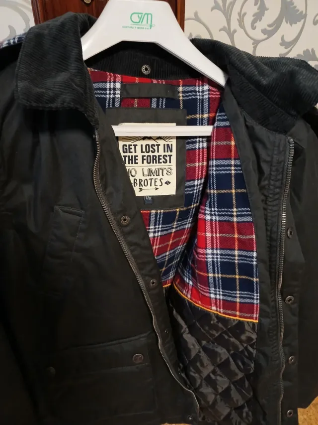 Abrigo niño con capucha desmontable