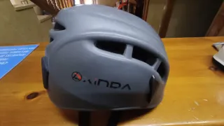 Casco de escalada y ferrata AINDA