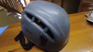 Casco de escalada y ferrata AINDA