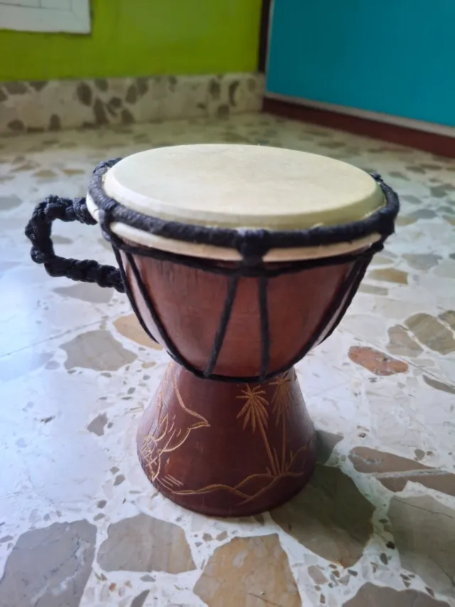 Timbal artesanal tallado