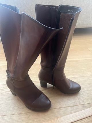 Botas altas de tacón marrones