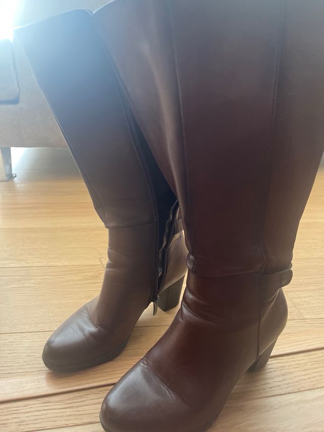 Botas altas de tacón marrones