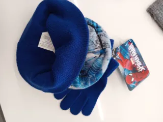Set cappellino e guantini Spiderman nuovi