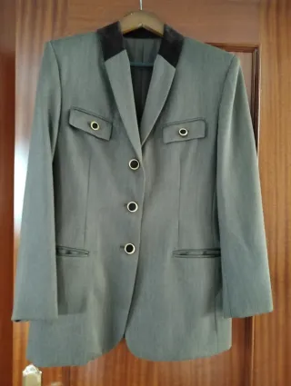 Chaqueta de mujer con detalles