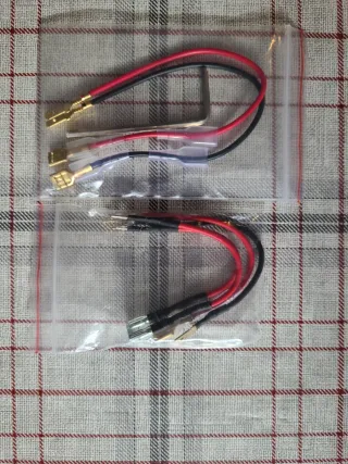 Volante OMP desplazado negro con costuras amarilla