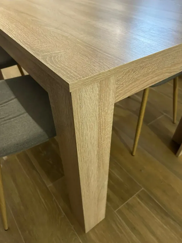 Mesa y 4 sillas comedor