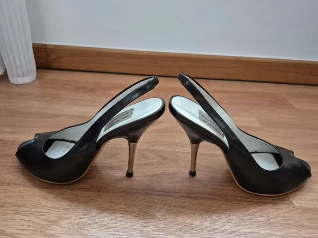 Sandalias Zara piel marrón oscuro talla 38