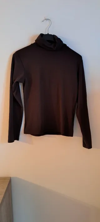 Camiseta cuello alto marrón talla M