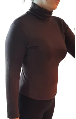 Camiseta cuello alto marrón talla M