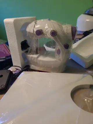 Macchina da cucire portatile