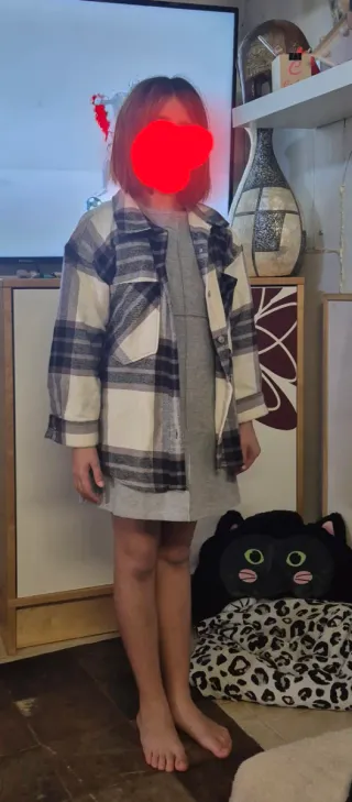 Cazadora negra y gris