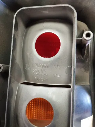 Piloto Trasero Dcho Chrysler Voyager 91-95 OEM