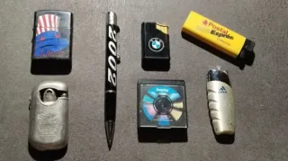 Lotto di 7 accendini vintage da collezione