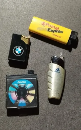 Lotto di 7 accendini vintage da collezione