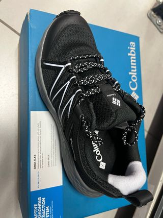 Zapatillas Columbia Negras y Blancas