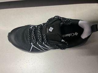 Zapatillas Columbia Negras y Blancas