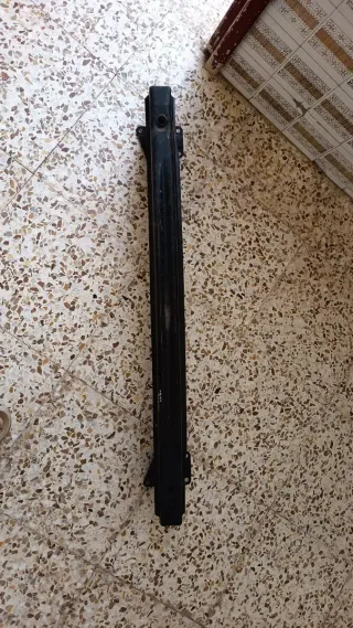 Barra de refuerzo paragolpes trasero touran Volksw