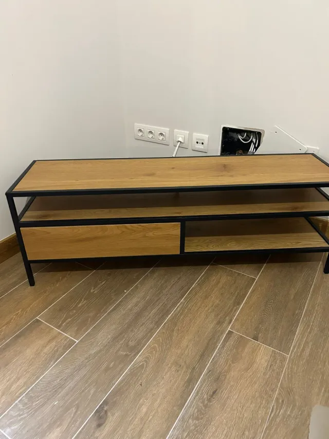 Mesa TV Madera y Metal. Medidas 1,20 x 30 x 38