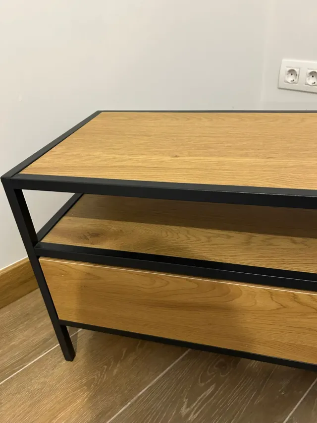 Mesa TV Madera y Metal. Medidas 1,20 x 30 x 38