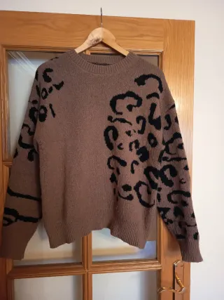 Jersey marrón con estampado de leopardo