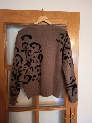 Jersey marrón con estampado de leopardo