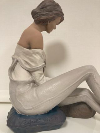 Figura mujer con perro 32x29x18 cm