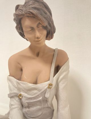 Figura mujer con perro 32x29x18 cm