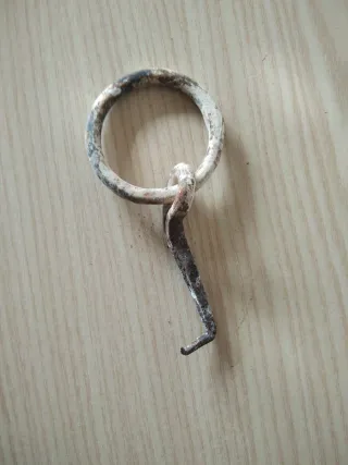 Argolla de hierro antigua
