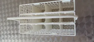 Cesto lavavajillas de plástico blanco