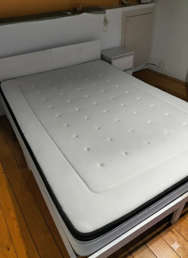 Conjunto cama, mesillas y colchón