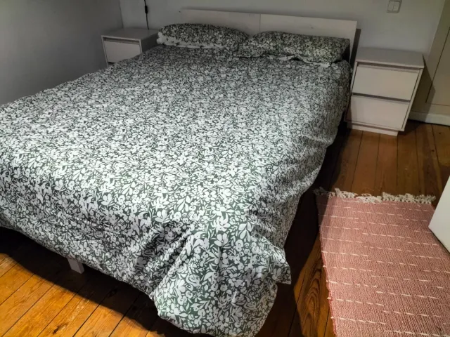 Conjunto cama, mesillas y colchón