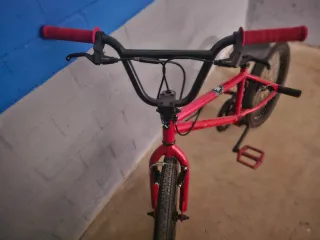 Bicicleta BMX Roja