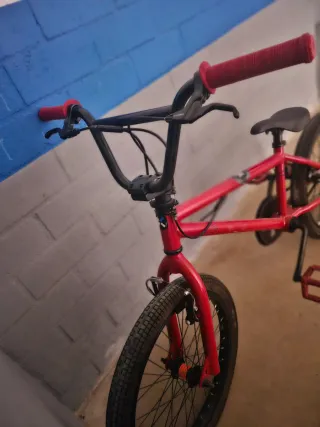 Bicicleta BMX Roja